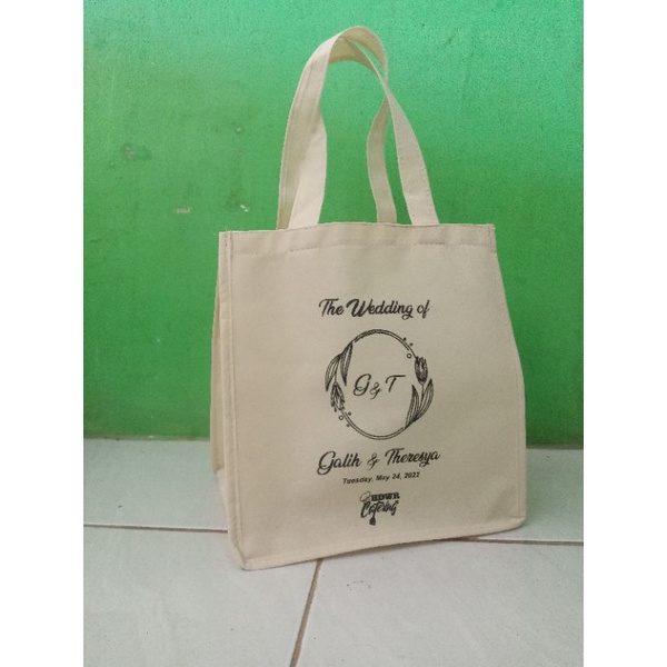 

Tas spunbond 75 gsm untuk kardus 22 cm (24x24x24 cm) sablon