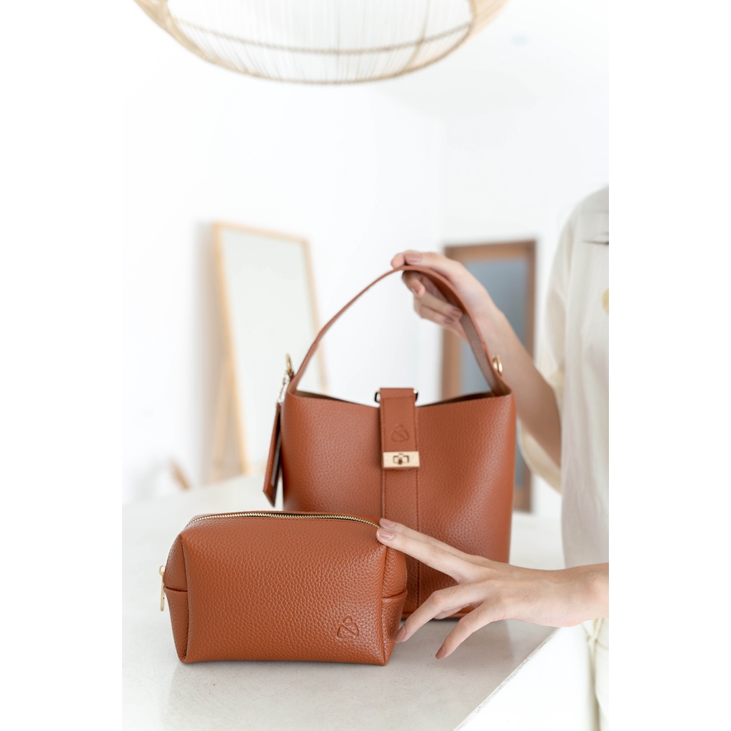 Nonataliashop - Swan Slingbag (Free 3 Huruf)