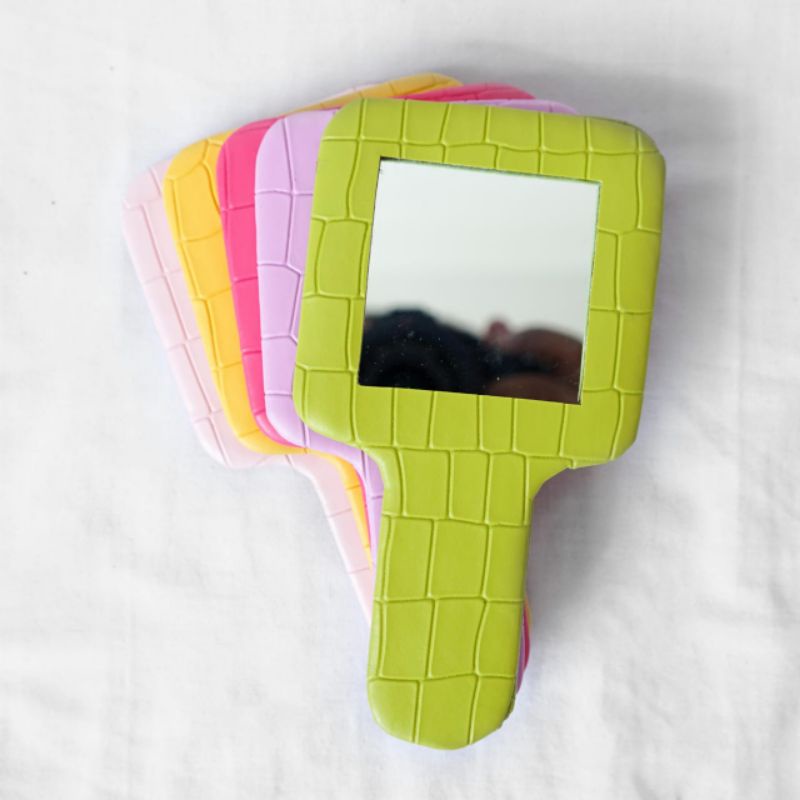

SOUVENIR/GHIFT KACA MS GLOW/Cermin lucu (WAJIB ORDER TAMBAHAN BUBLE WRAP)
