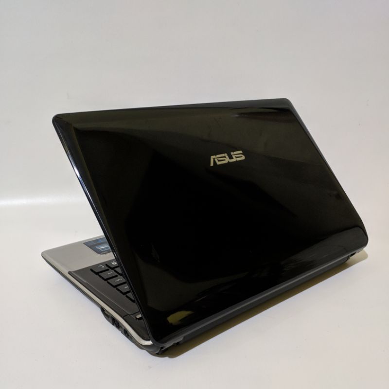 laptop gaming/editing 3D asus K42J - core i7 8core - ram 8gb - ssd 512gb vga amd radeon Hd