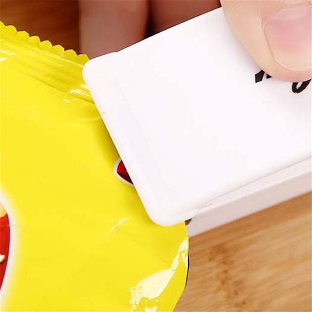 Household mini battery sealing machine portable snack plastic bag sealing machine travel hand pressure heat sealing machine OW