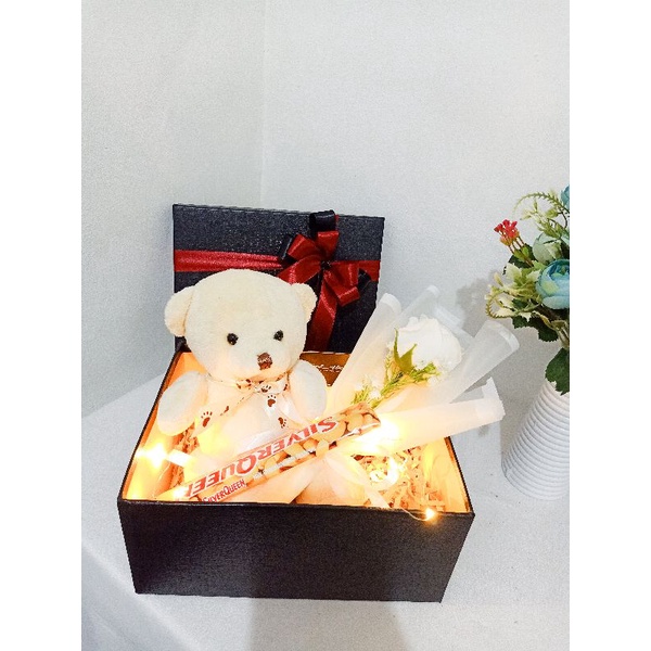 

HADIAH BLOOM BLACK KOTAK TEDDY BEAR
