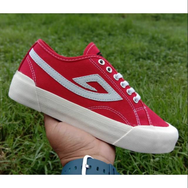 Sepatu skets original MATHILDA