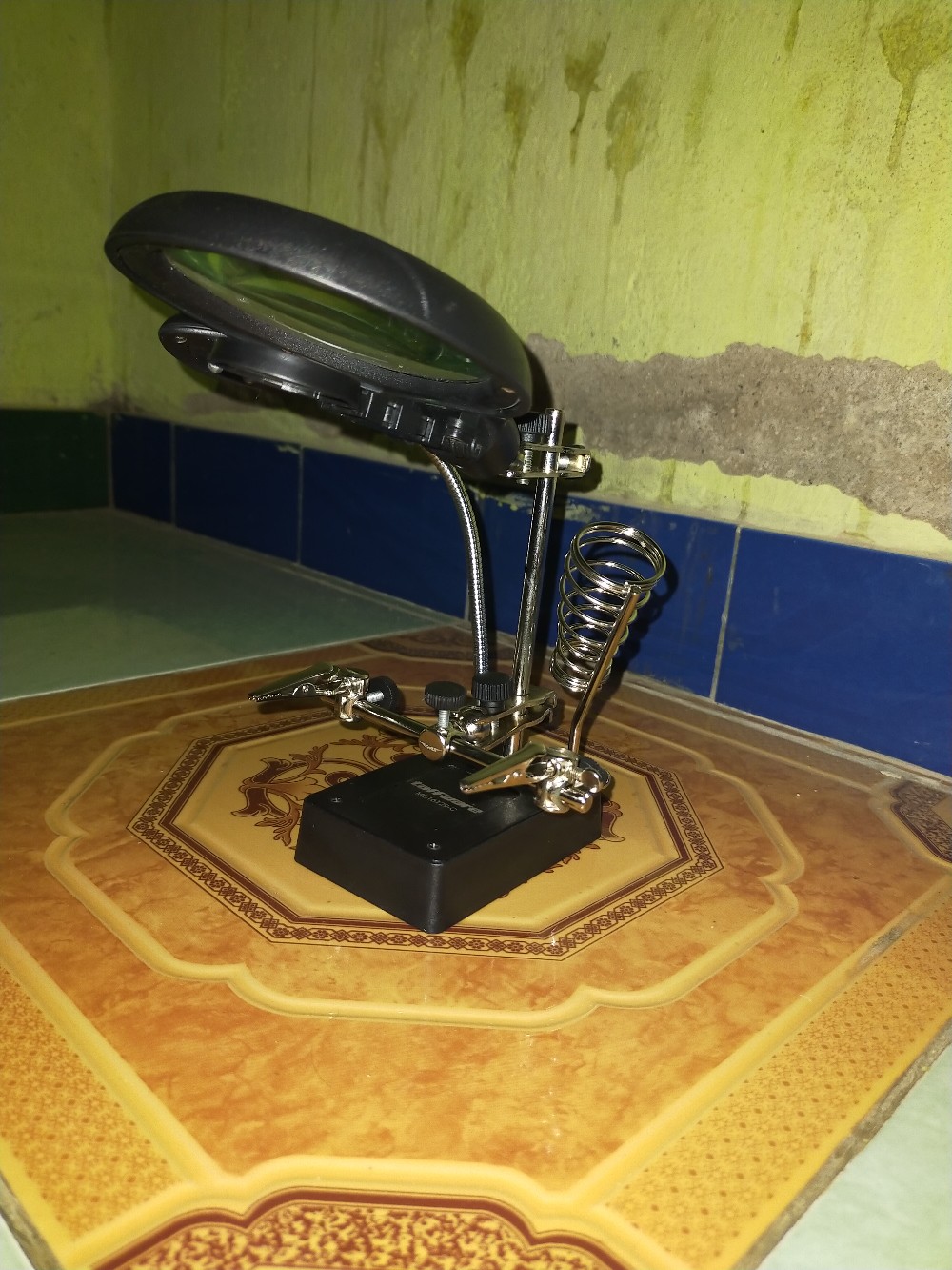 Promo Helping Hand Alat Pegangan Solder + Kaca Pembesar + Lampu Led - Mg16129-c Murah