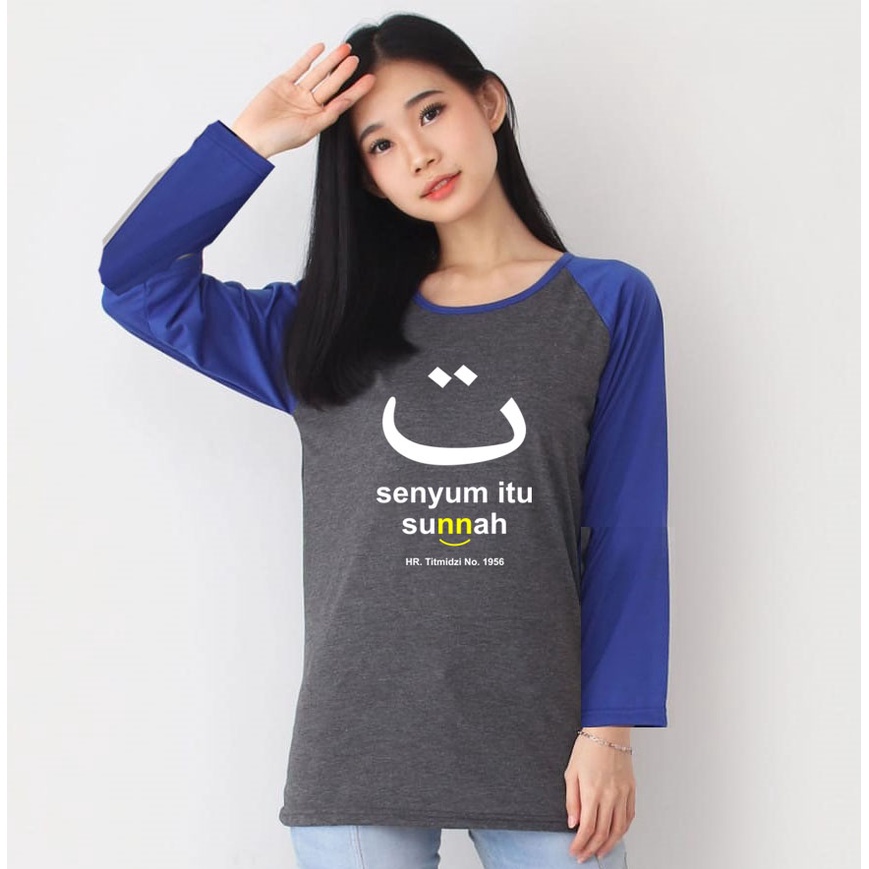 Kaos Raglan Panjang Abu Tua Bertuliskan Senyum itu Sunnah