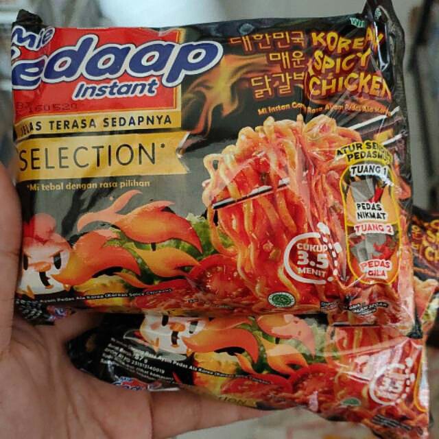

Sedaap Korean Spicy Super Black Mi Instan Chicken Selection 1BKS