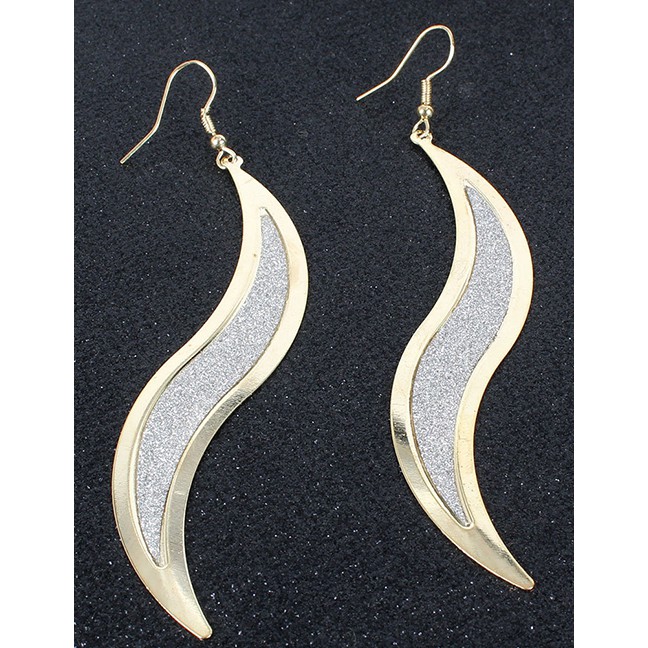 LRC Anting Gantung Fashion Golden Frosted Willow Leaf Alloy Earrings