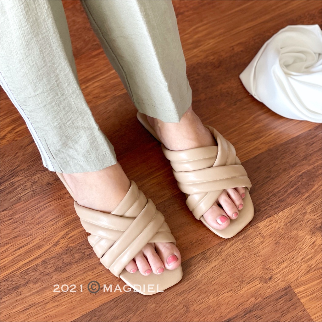 Magdiel - Novara Sandal Wanita Puffy-Crem