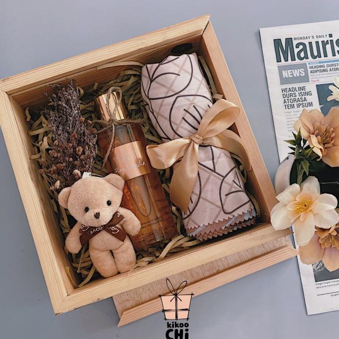 

Kikoochi Premium- Hadiah Kado Ulang Tahun Wanita Parfum Victoria Istri