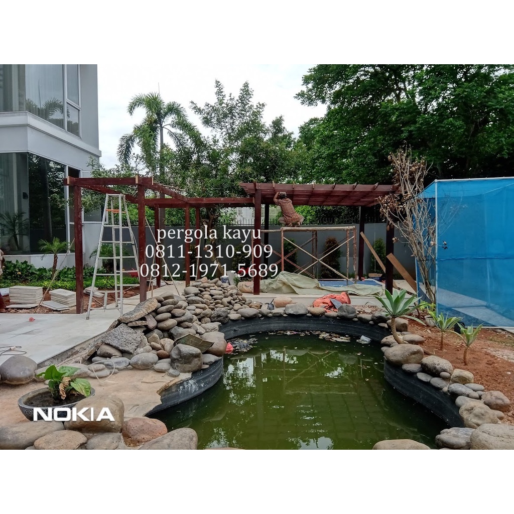 pergola dan kolam koi