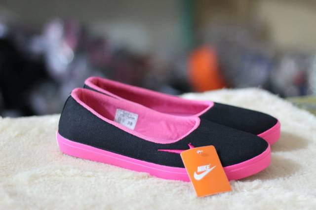 Nikee Sepatu Flat/Slop/Slip On Wanita Dewasa (36 37 38 39 40 41 42 43)