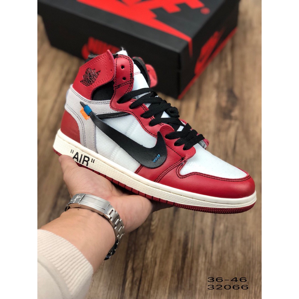 Sepatu Basket Desain Nike Air Jordan 1 Retro OG Warna Merah / Putih