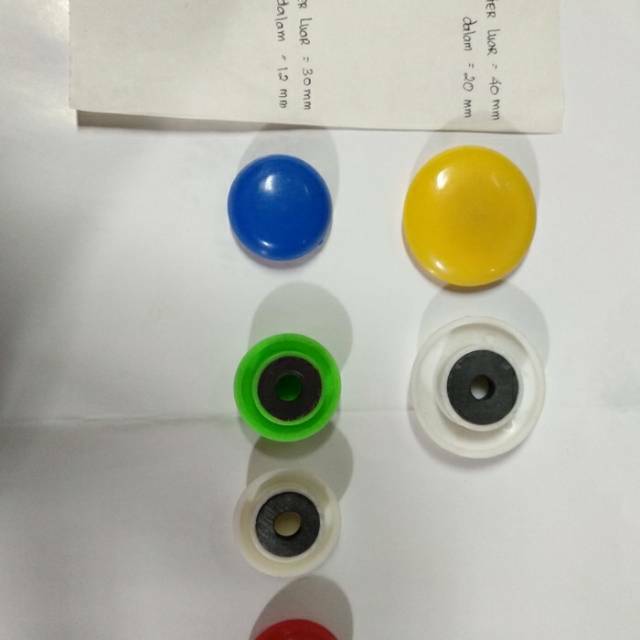 

Magnet warna 6 pcs besar dan 12 pcs kecil