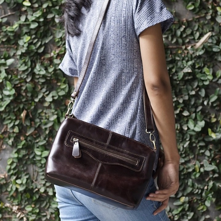 TAS SELEMPANG KULIT ASLI CAMELIA SLINGBAG