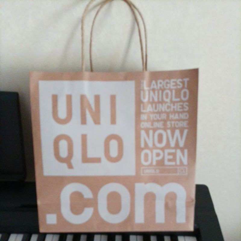 

UNIQLO paper bag