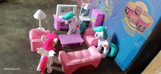 FI 557 ICE CREAM PLUS BEAUTY / MAINAN ES KRIM SET SOFA PLUS TIGA KUDA PONI