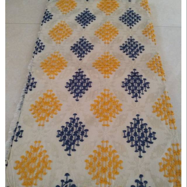 Kain tenun sutra bulu