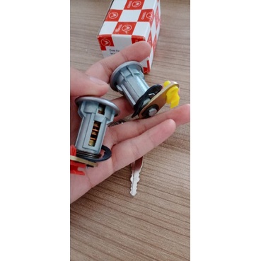 Kunci Pintu / Door Key Mobil Hino Merek Tenro 1 Set Kiri &amp; Kanan