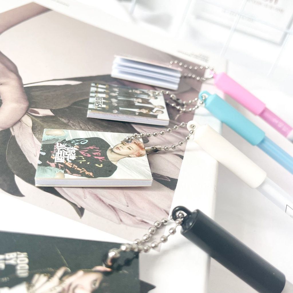 

12 pcs pulpen gel gantungan buku BTS / pulpen gel karakter korea