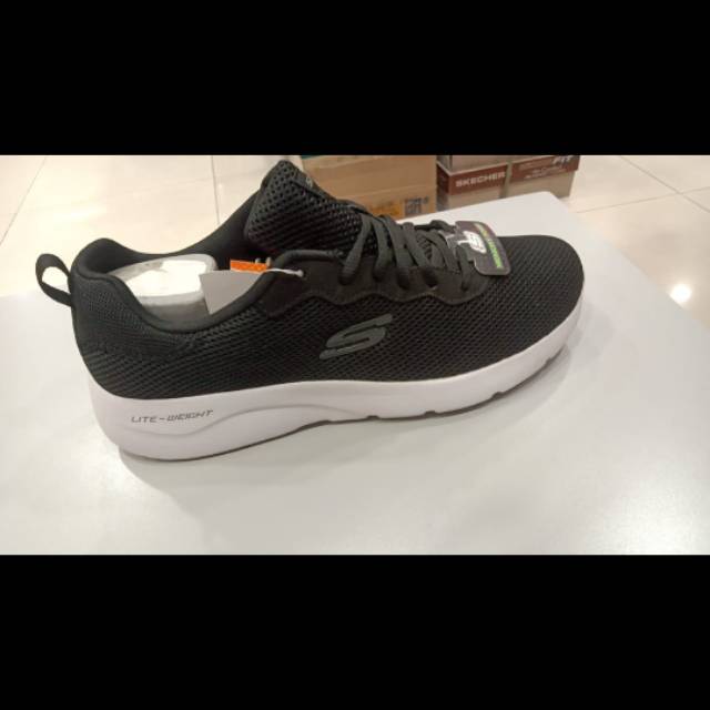 Sepatu pria merk Skechers