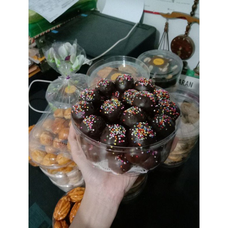 

bola coklat sprinkle