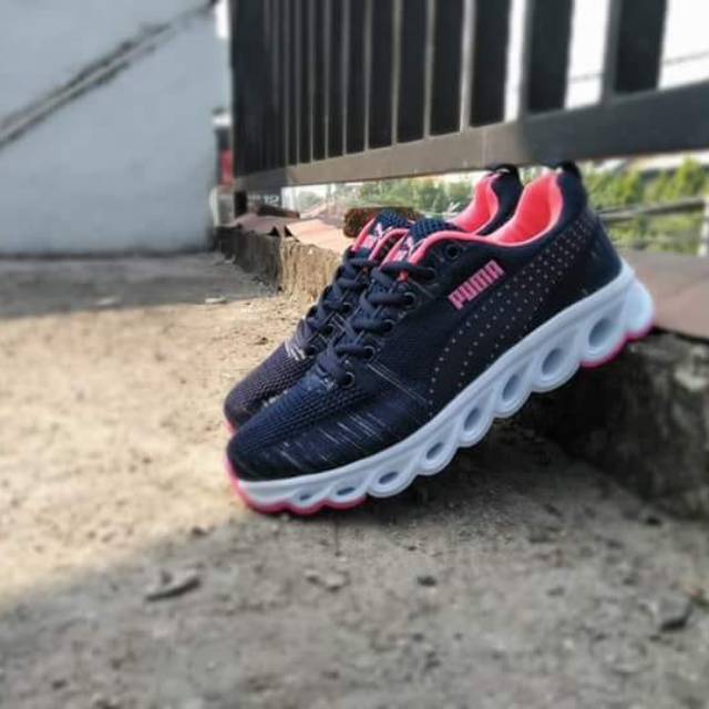 Sepatu puma wanita