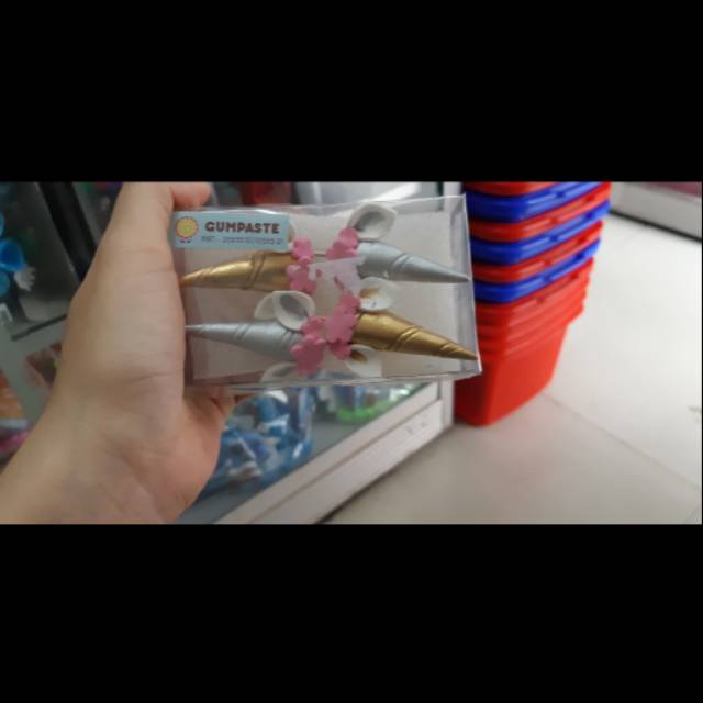

Gumpaste tanduk unicorn isi 4