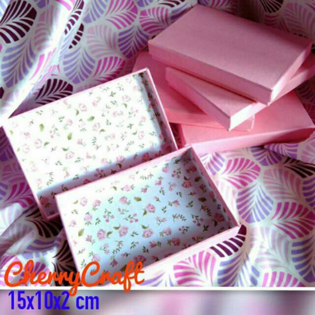

Vintage Box ukuran 15x10x2 cm