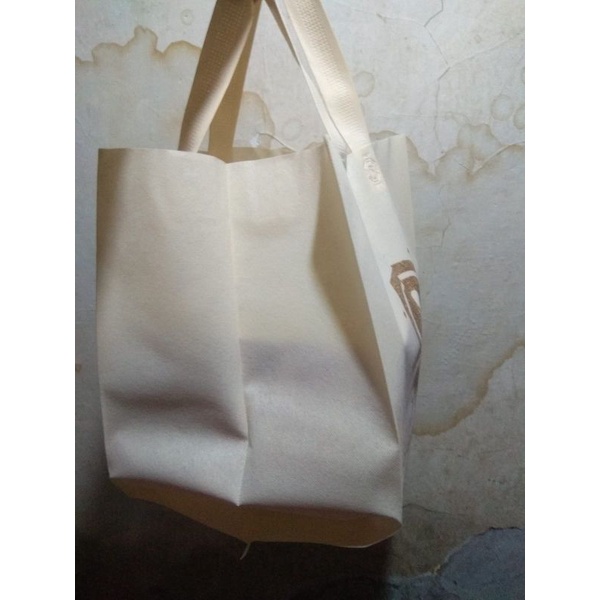 

goodie bag box pres 22x22+sablon 1warna ,1sisi