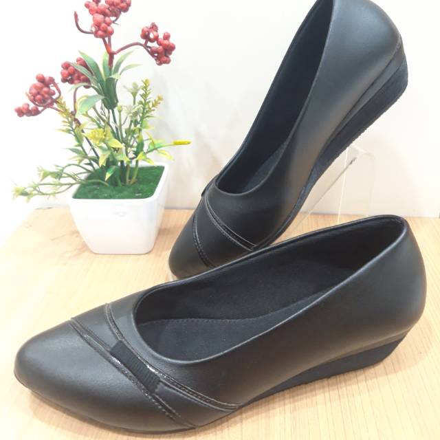Sepatu pantofel wanita terbaru dari starlady bahan sintetis sangat nyaman dipakai lembut lentur awet