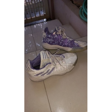 sepatu basket adidas dame 6