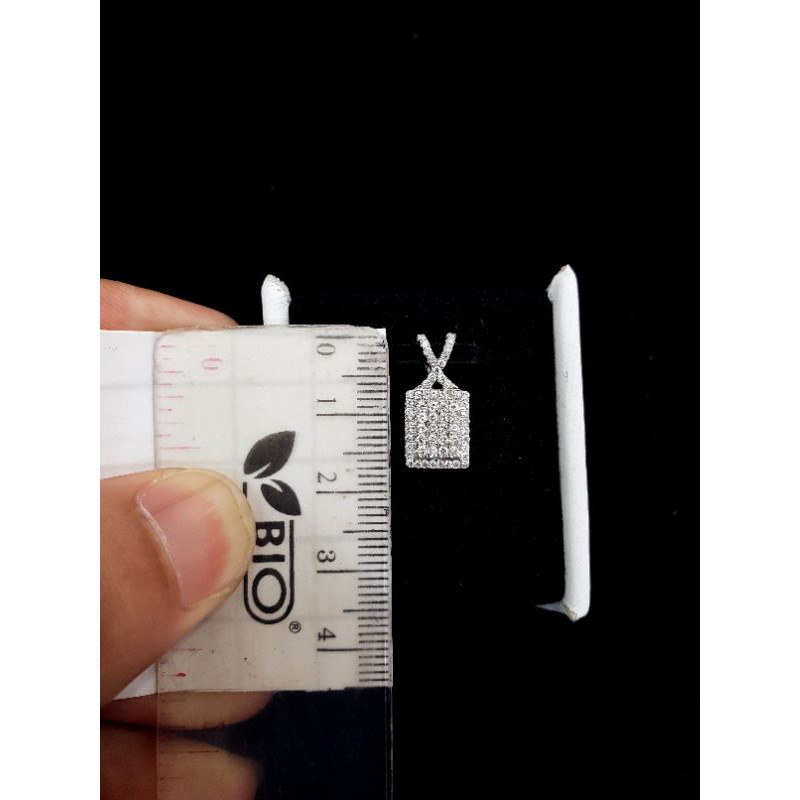 liontin bentuk kotak emas putih berlian asli