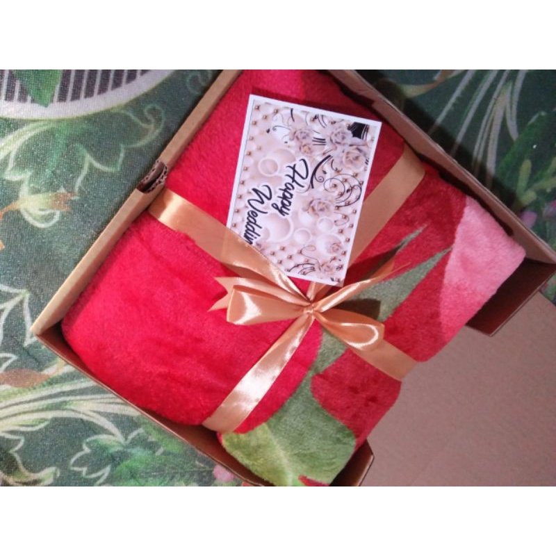 

hampers wedding/selimut
