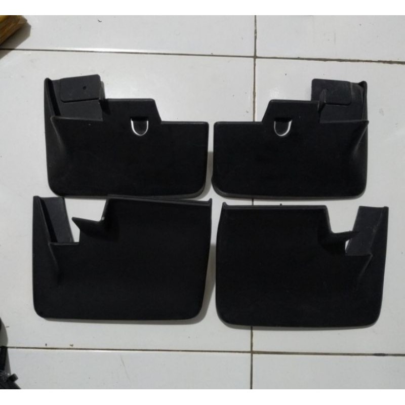 mudguard karpet lumpur suzuki APV arena original.