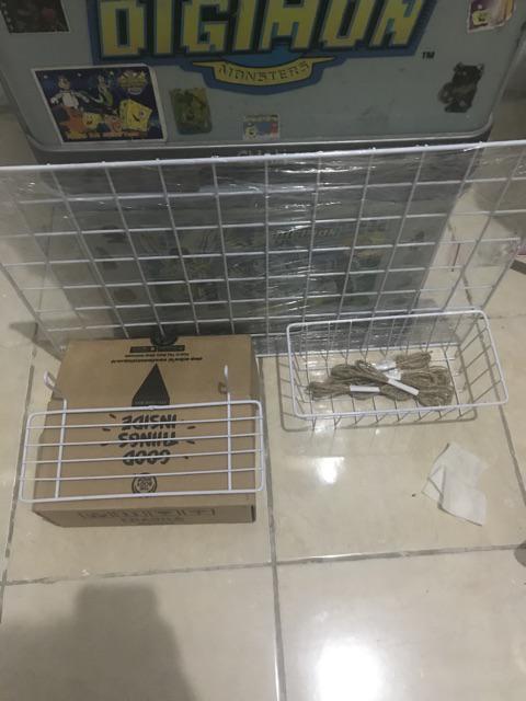 Kesi Putih Keranjang Besi Gantung Tempat Aksesoris Serbaguna Rak Bumbu Dapur Wall Grid Dekorasi