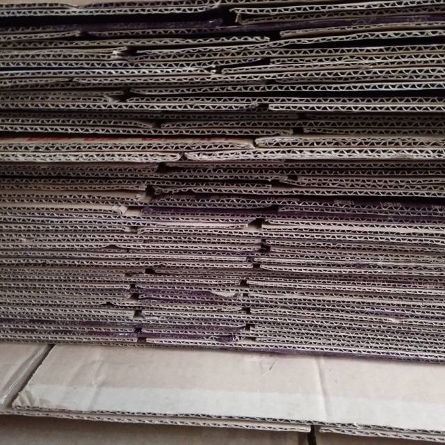 Kardus bekas tebal (Khusus untuk tambahan packing produk-produk yang dibeli di MiwMiw Shop)