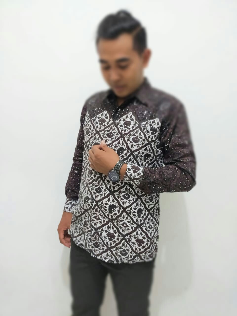 Muktiraja Kemeja Batik Pria Lengan Panjang Slimfit Katun Printing Hem Baju Seragam Kantor Modern