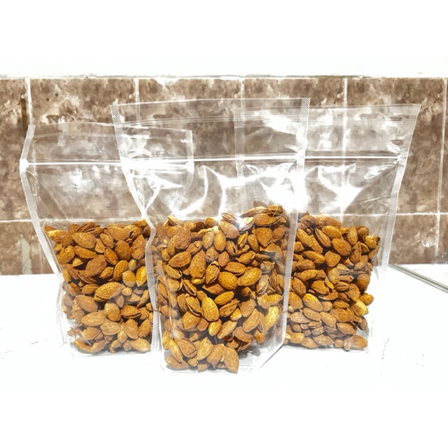 

Kacang Almond Cangkang 500 gram