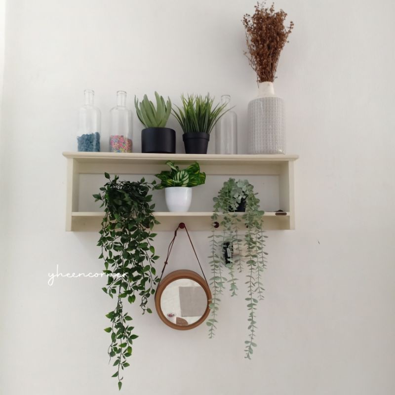 Artificial Hanging Plants / Daun Juntai