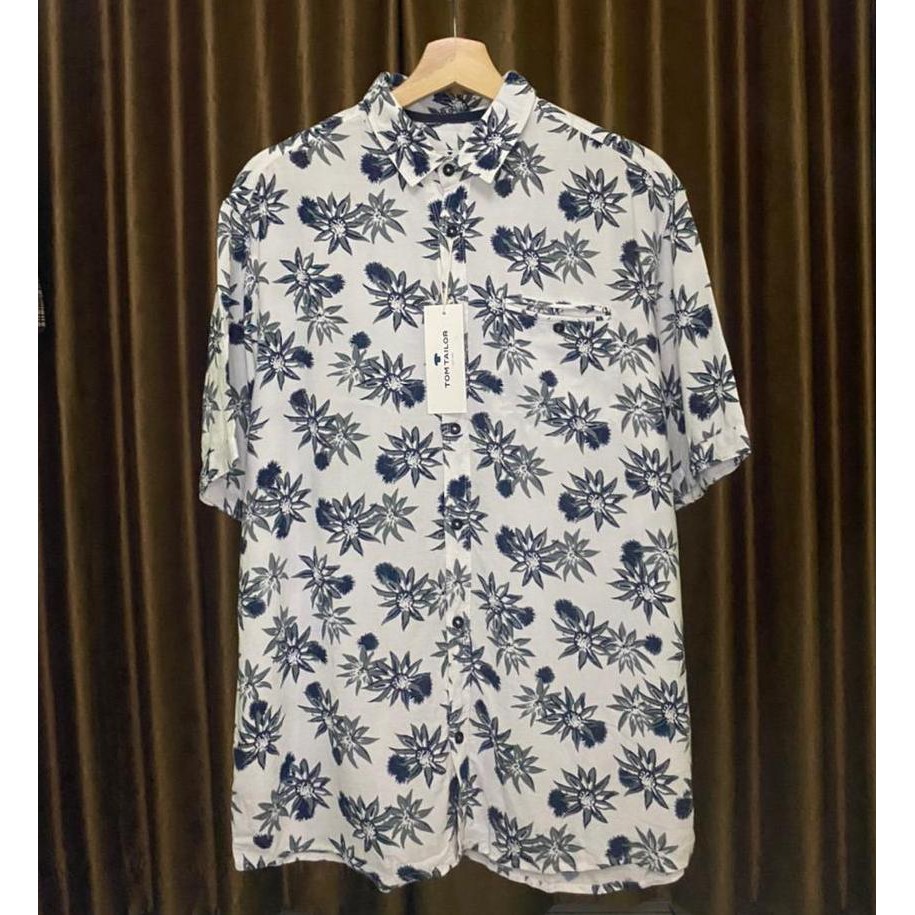 Tom Tailor Short-Sleeved Shirt with A Tropical Patterned /Kemeja Laki-laki Tom Tailor Motif Tropical