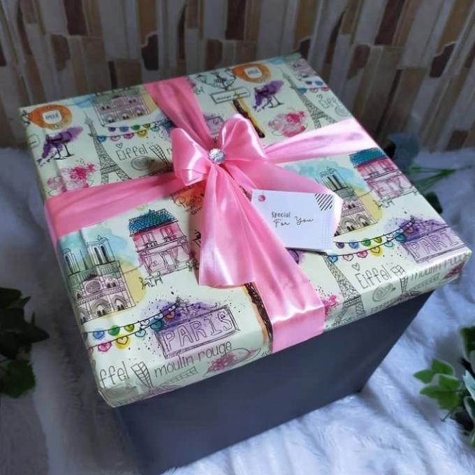 

GIFT BOX KOTAK KADO / HADIAH ULANG TAHUN / HADIAH WISUDA SD456SD5
