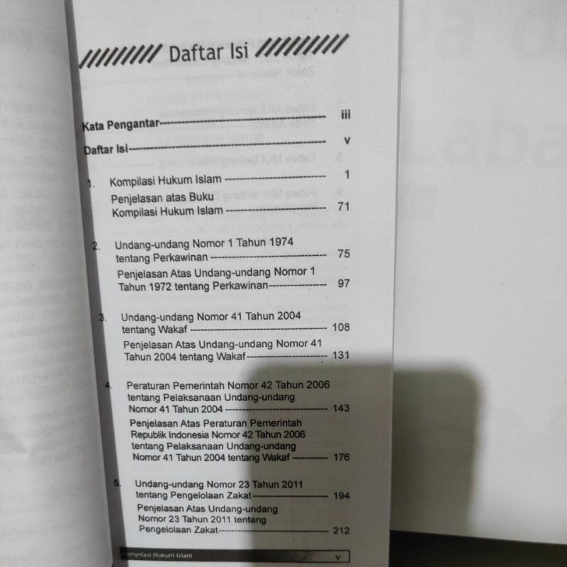 BUKU KOMPILASI HUKUM ISLAM (Hukum Perkawinan,Kewarisan, dan Perwakafan) Nuansa Aulia Revisi 2012-2