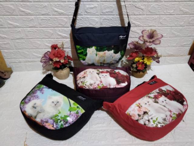 Tas selempang printing motif kucing