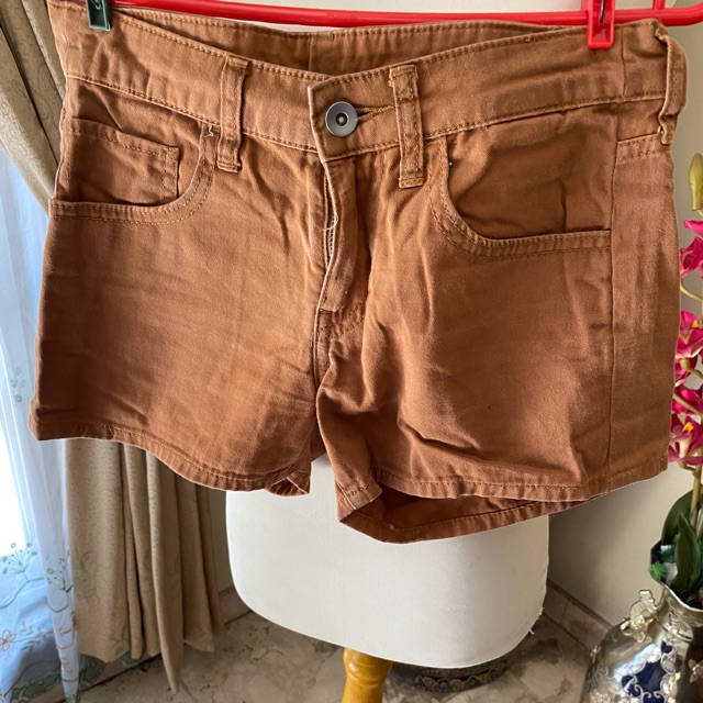 CELANA PENDEK WANITA/CELANA UNIQLO ORIGINAL