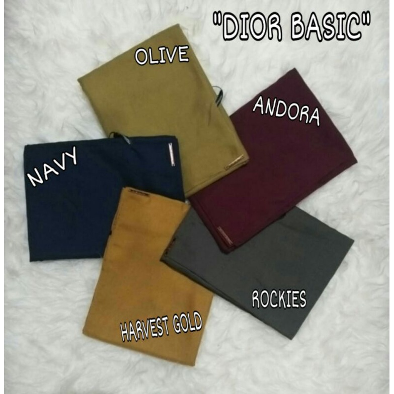 Dior basic Hidahasan.  Balck olive