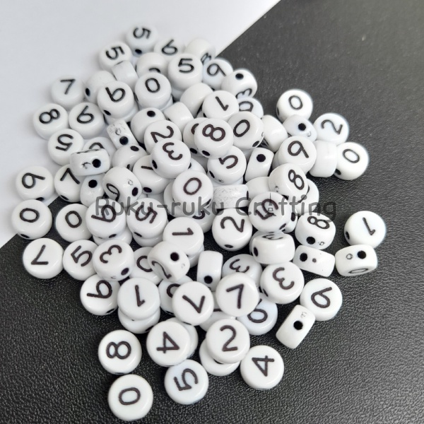 (100 Pcs) Manik Mote Huruf Bulat Pipih Manik Alfabet Bahan Meronce Kerajinan DIY