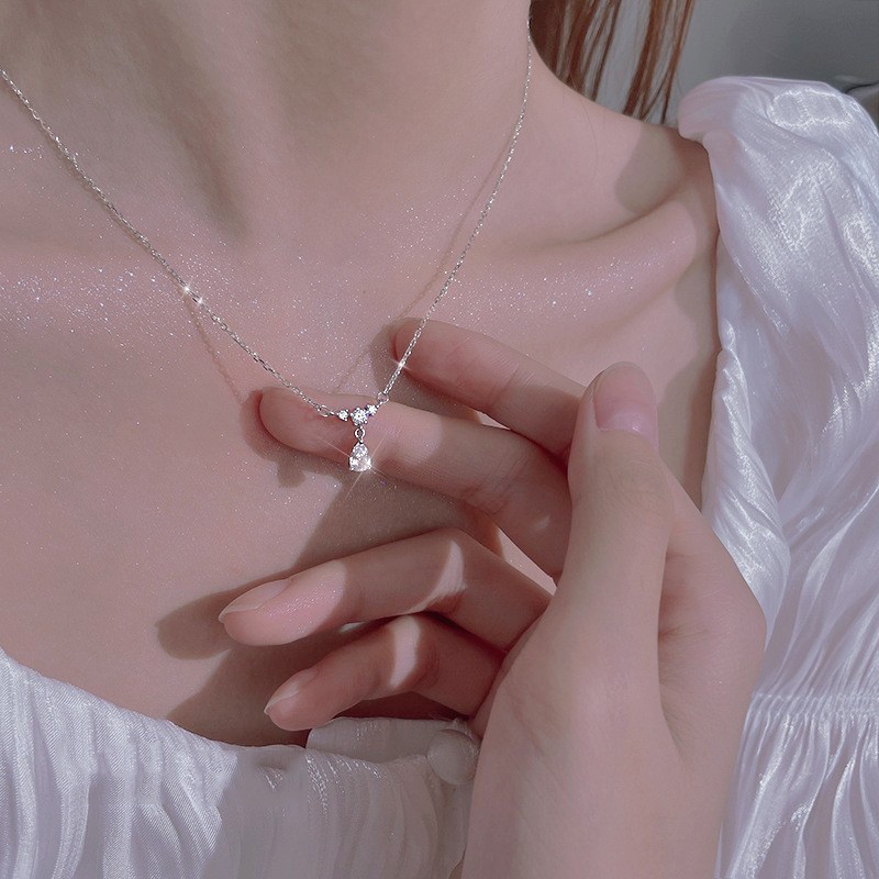 Kalung Rantai Klavikula Hias Liontin Berlian Bahan Zirkon Warna Silver Gaya Korea Untuk Perempuan