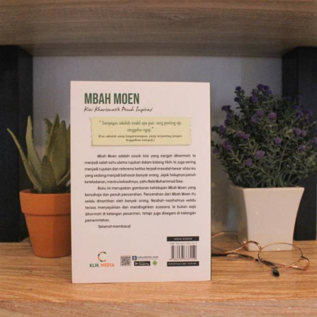 BUKU TOKOH / MBAH MOEN / KYAI KARISMATIK PENUH INSPIRASI-2