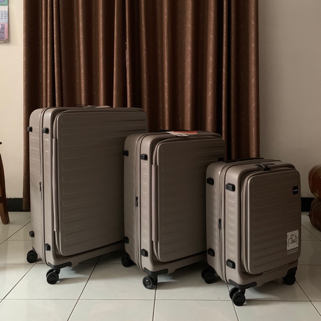 lojel cabin size luggage