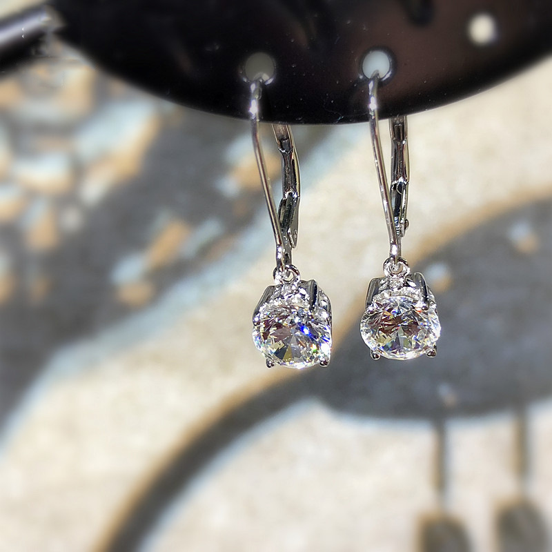 Anting Aksen Berlian Bahan Platinum